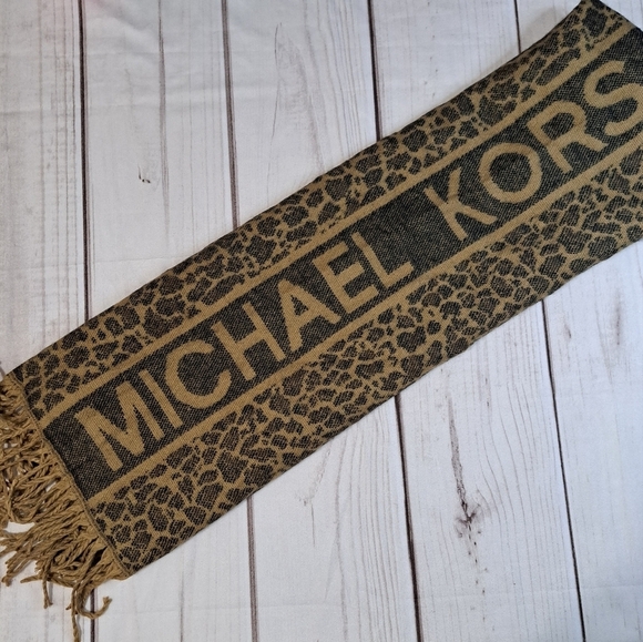 Michael Kors Leopard Print Scarf - Picture 1 of 6